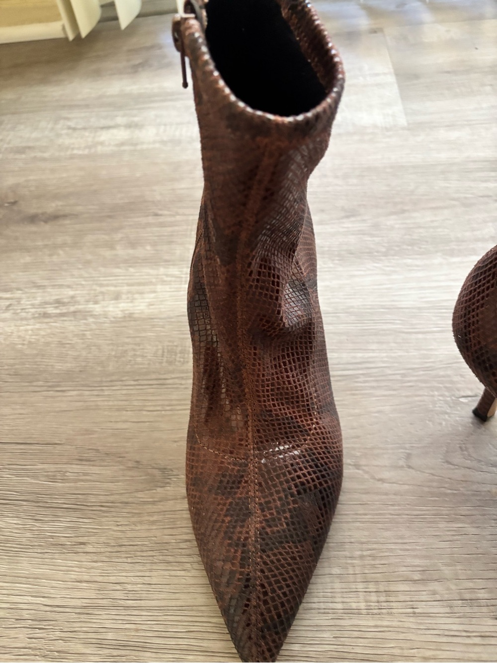 MIX No. 6 Brown Faux Leather Snakeskin Ankle Booties Pointed Toe Zip 10M - Picture 2 of 7
